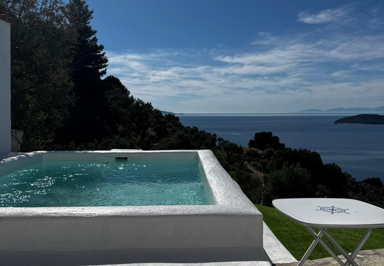 Villa in Skiathos - Lovely villa for 6 with stunning sea views 