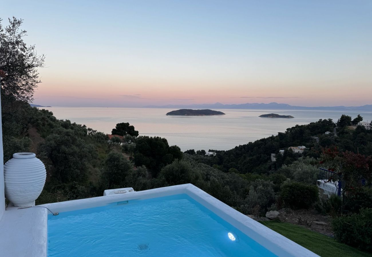 Villa in Skiathos - Lovely villa for 6 with stunning sea views 