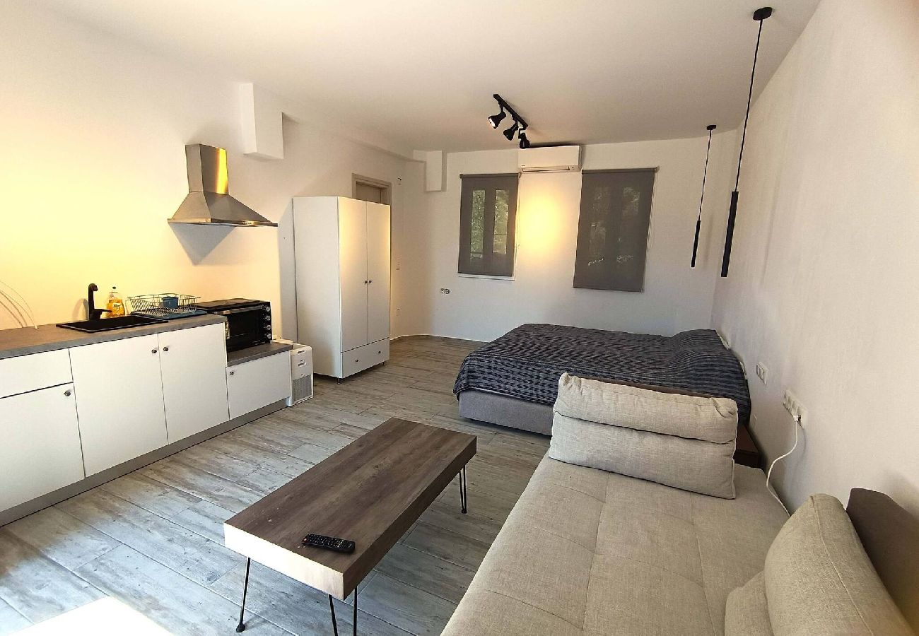 Studio in Skiathos - New studio with terrace for 3, quiet, near port 