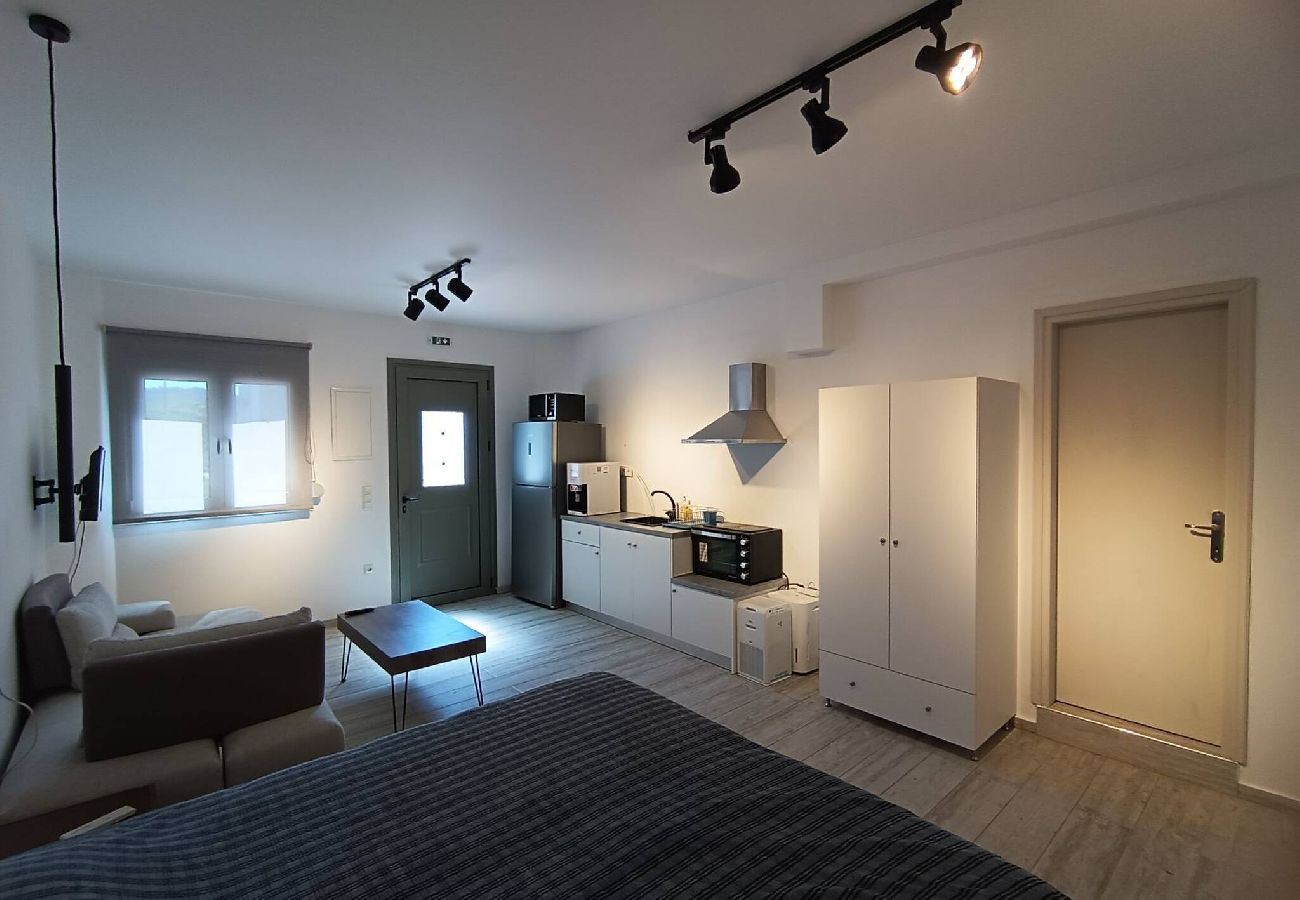 Studio in Skiathos - New studio with terrace for 3, quiet, near port 