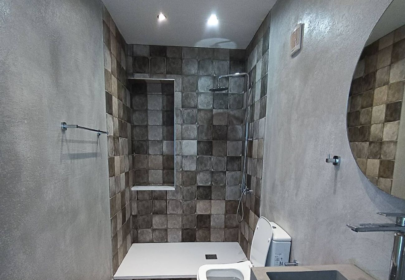 Studio in Skiathos - New studio with terrace for 3, quiet, near port 