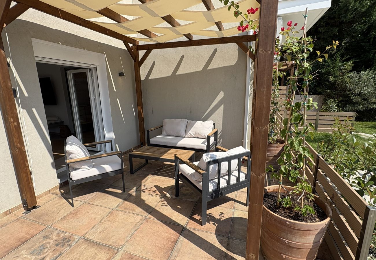 Apartment in Skiathos - Maya 4, modern ground floor apartment with terrace near port  