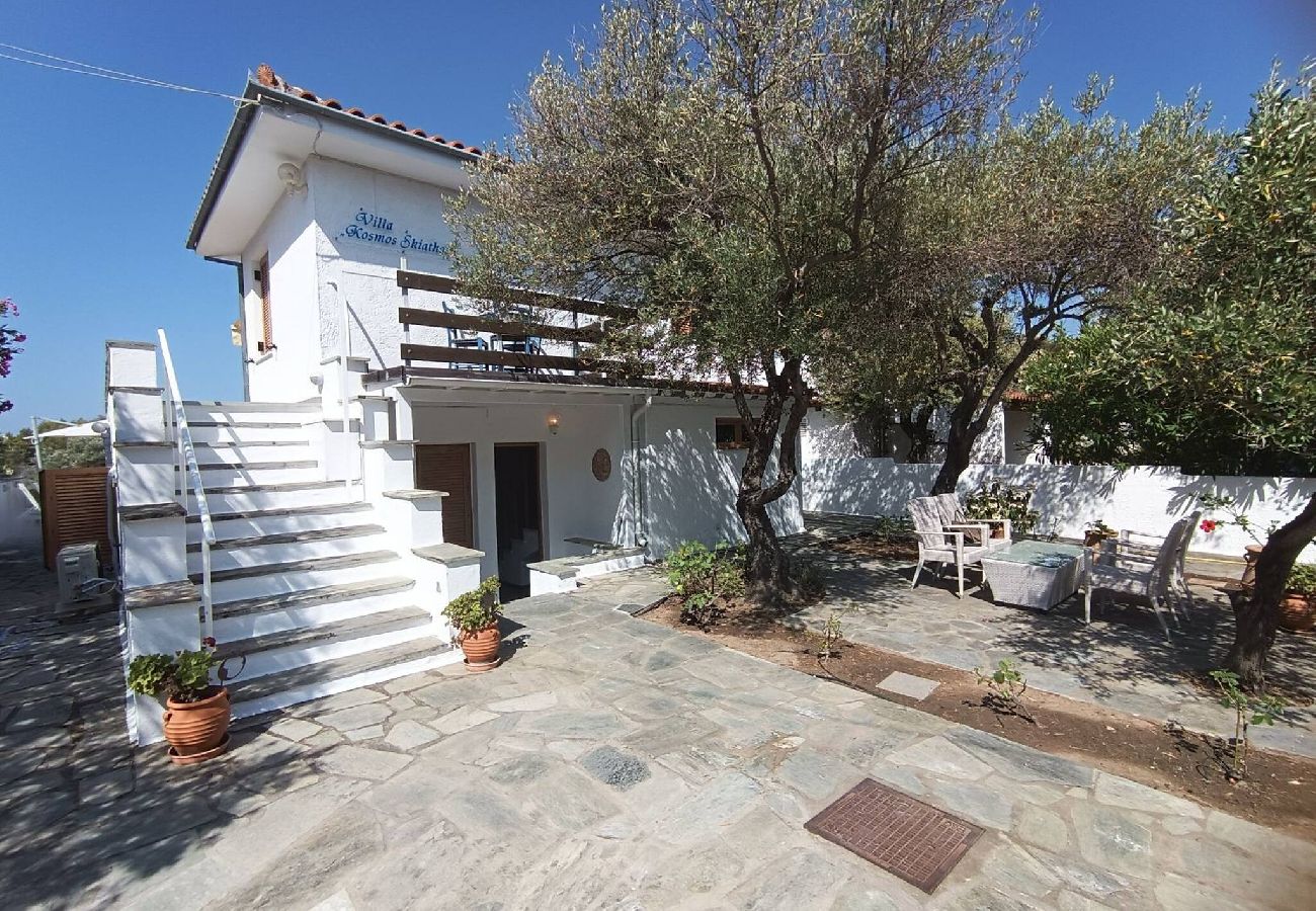 Villa in Skiathos - Villa Kosmos, super location with pool and sea views 