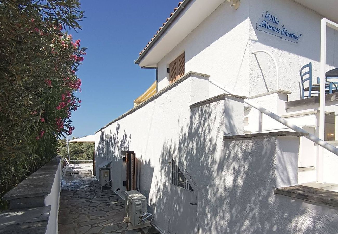 Villa in Skiathos - Villa Kosmos, super location with pool and sea views 