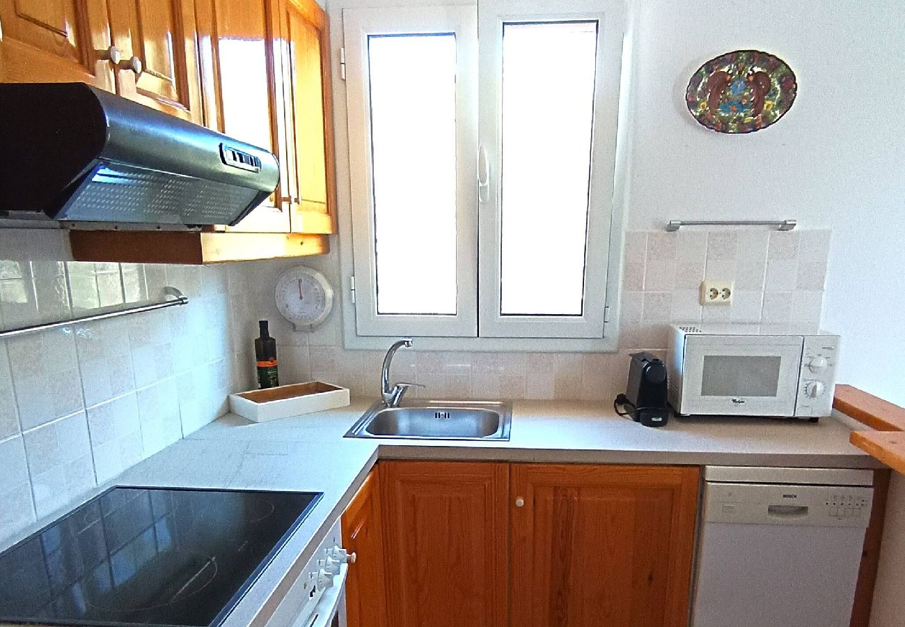 Villa in Skiathos - Villa Kosmos, super location with pool and sea views 