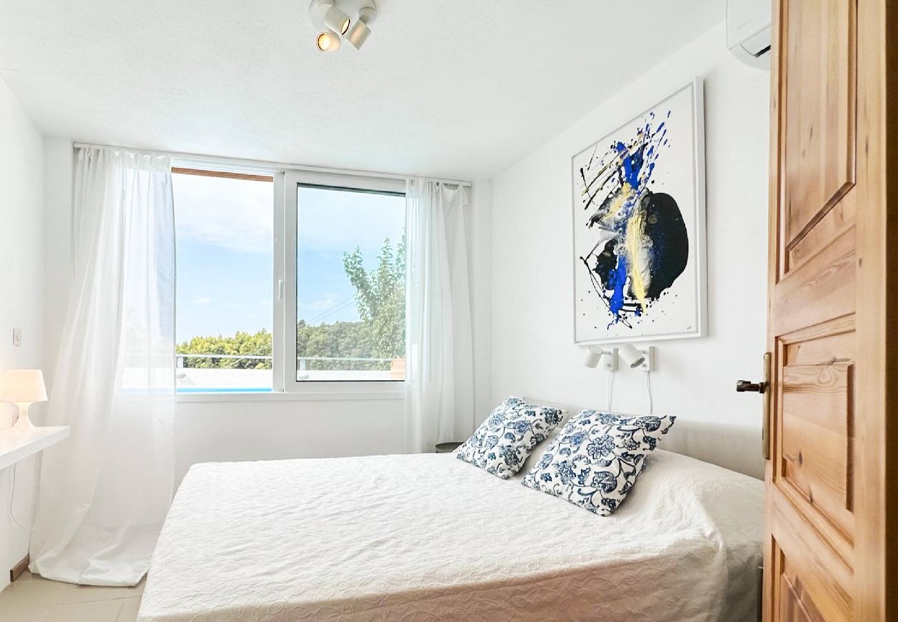 Villa in Skiathos - Villa Kosmos, super location with pool and sea views 