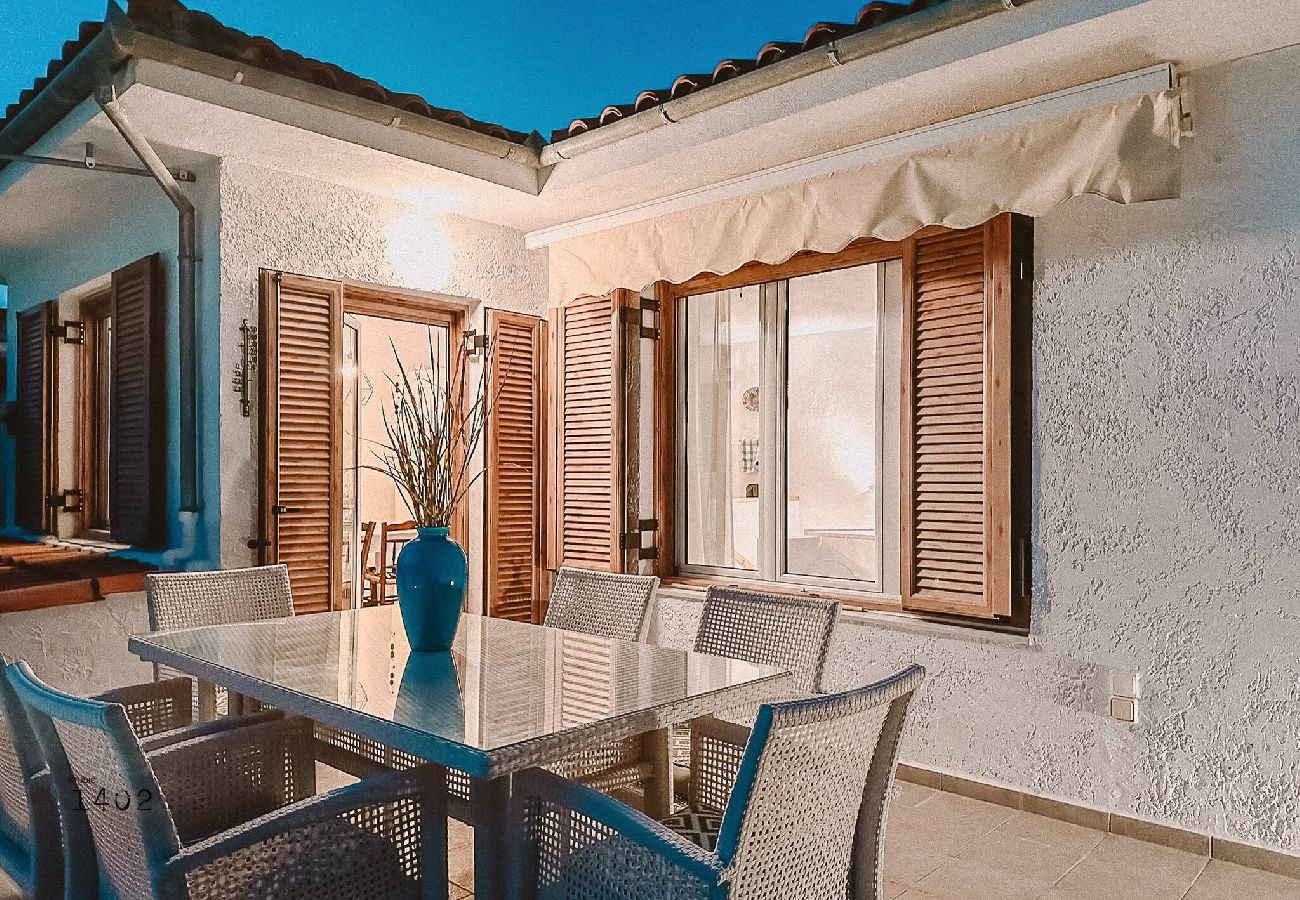 Villa in Skiathos - Villa Kosmos, super location with pool and sea views 