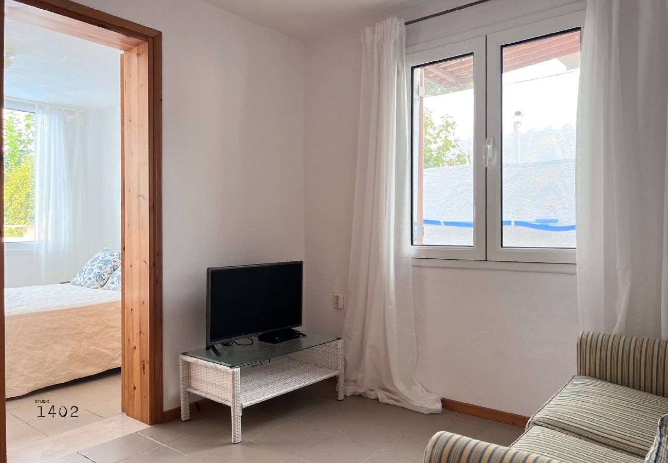 Villa in Skiathos - Villa Kosmos, super location with pool and sea views 