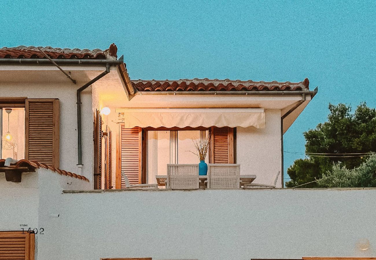 Villa in Skiathos - Villa Kosmos, super location with pool and sea views 