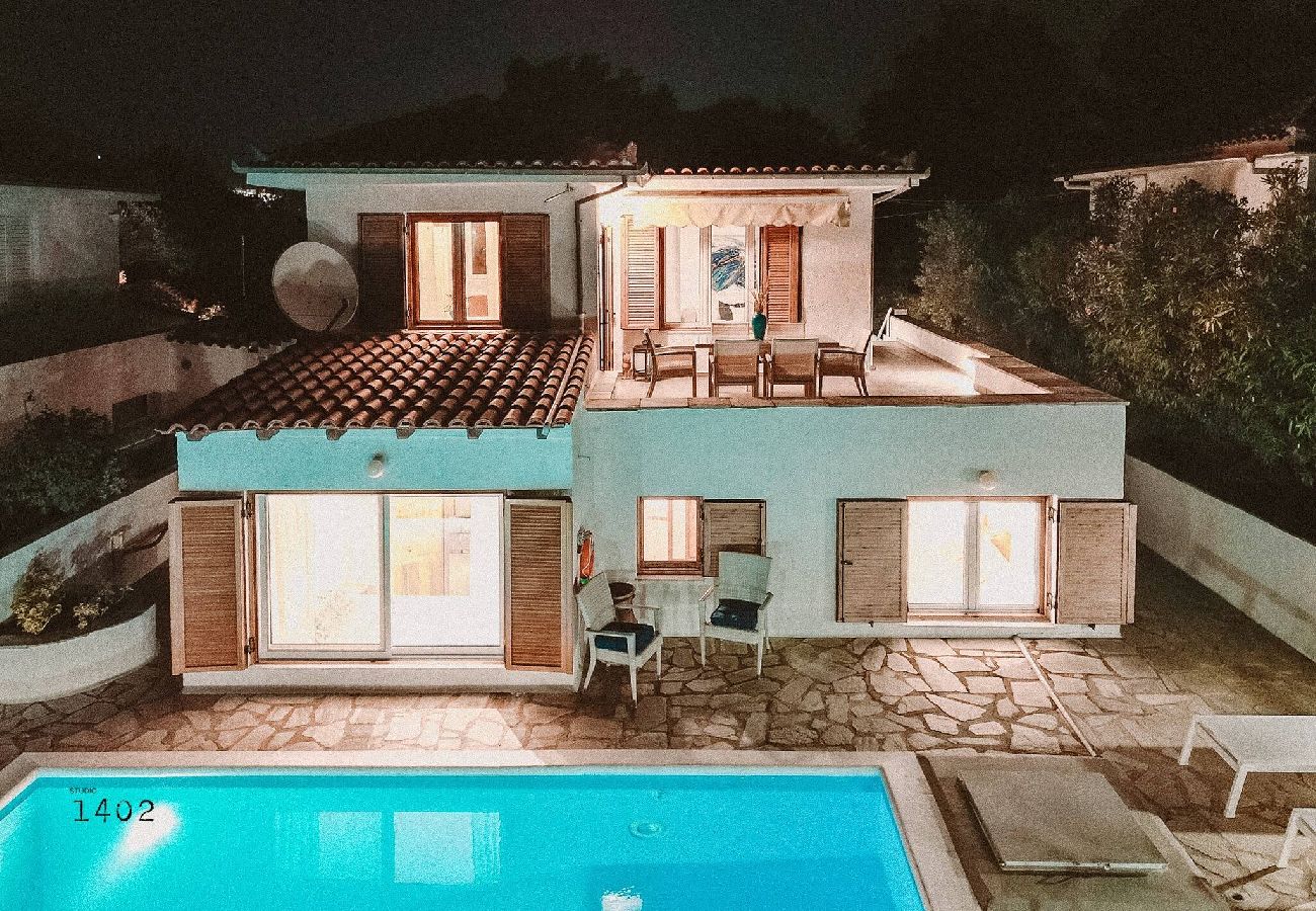 Villa in Skiathos - Villa Kosmos, super location with pool and sea views 