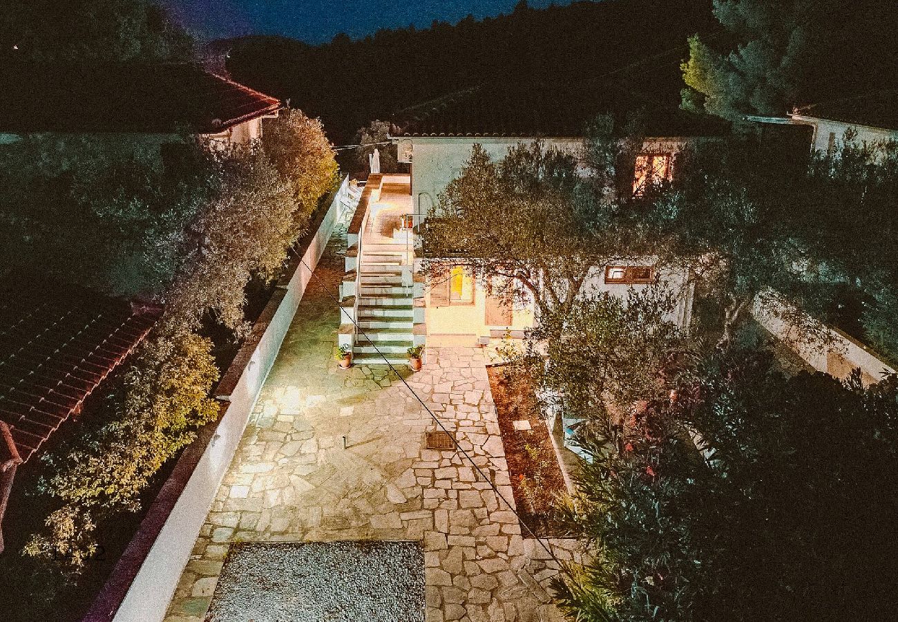 Villa in Skiathos - Villa Kosmos, super location with pool and sea views 
