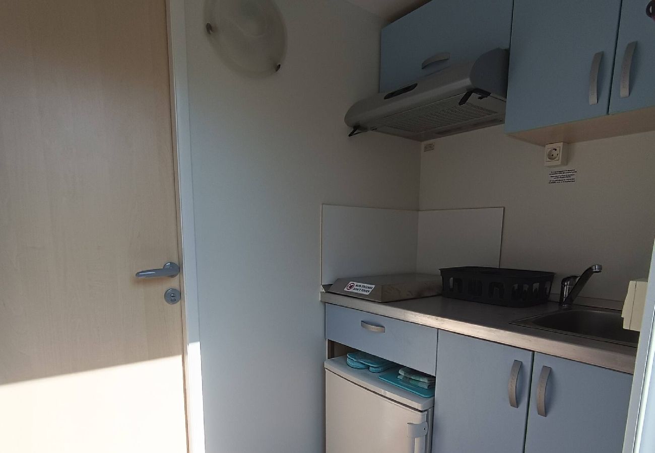 Mobile home in Skiathos - Fun mobile home in green valley 