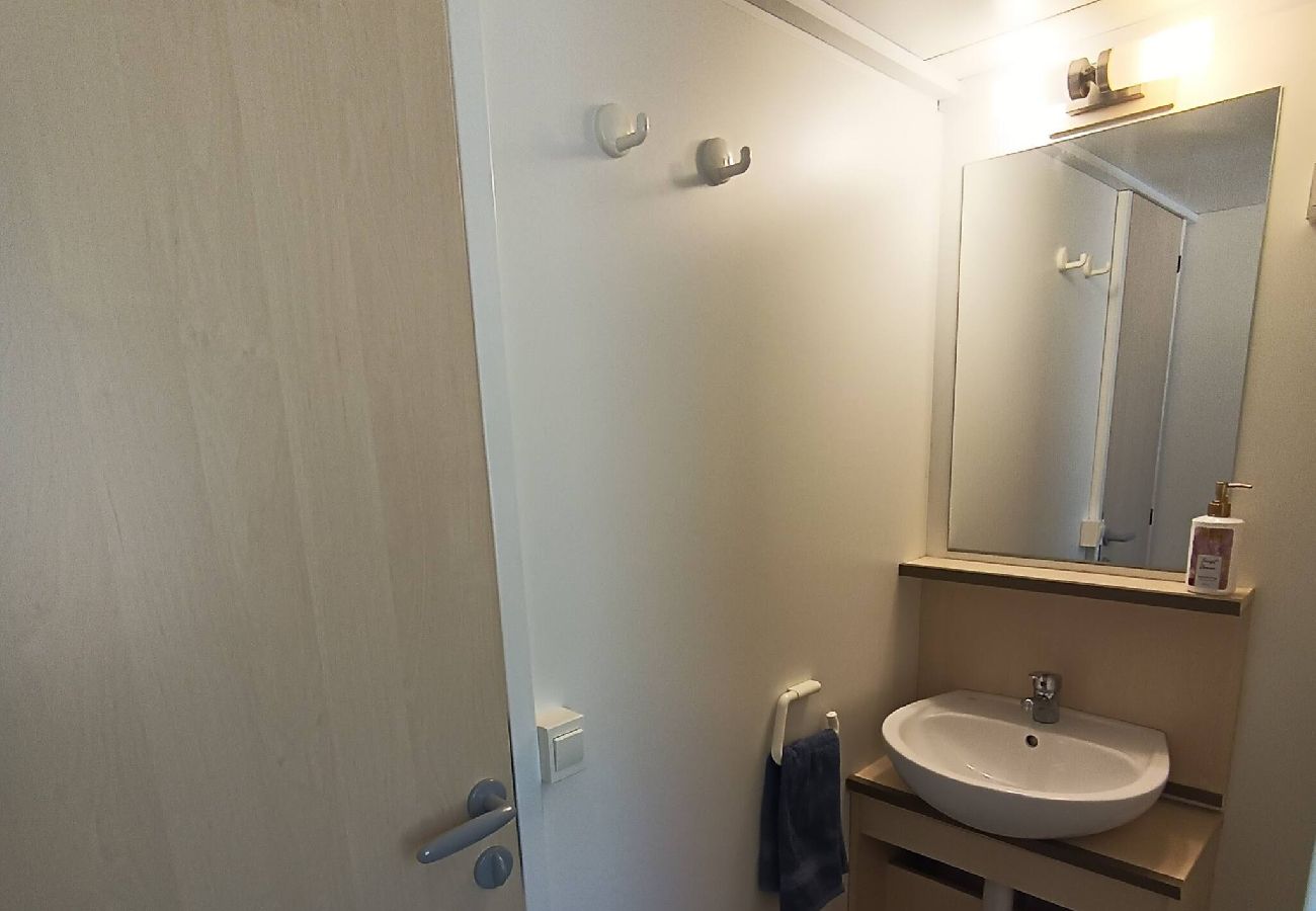 Mobile home in Skiathos - Fun mobile home in green valley 