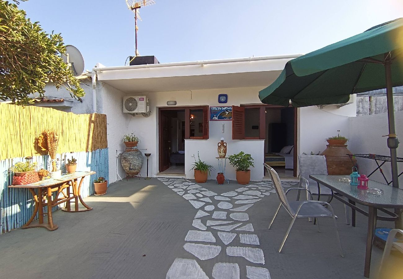 House in Skiathos - 2 bedrooms and courtyard in town 