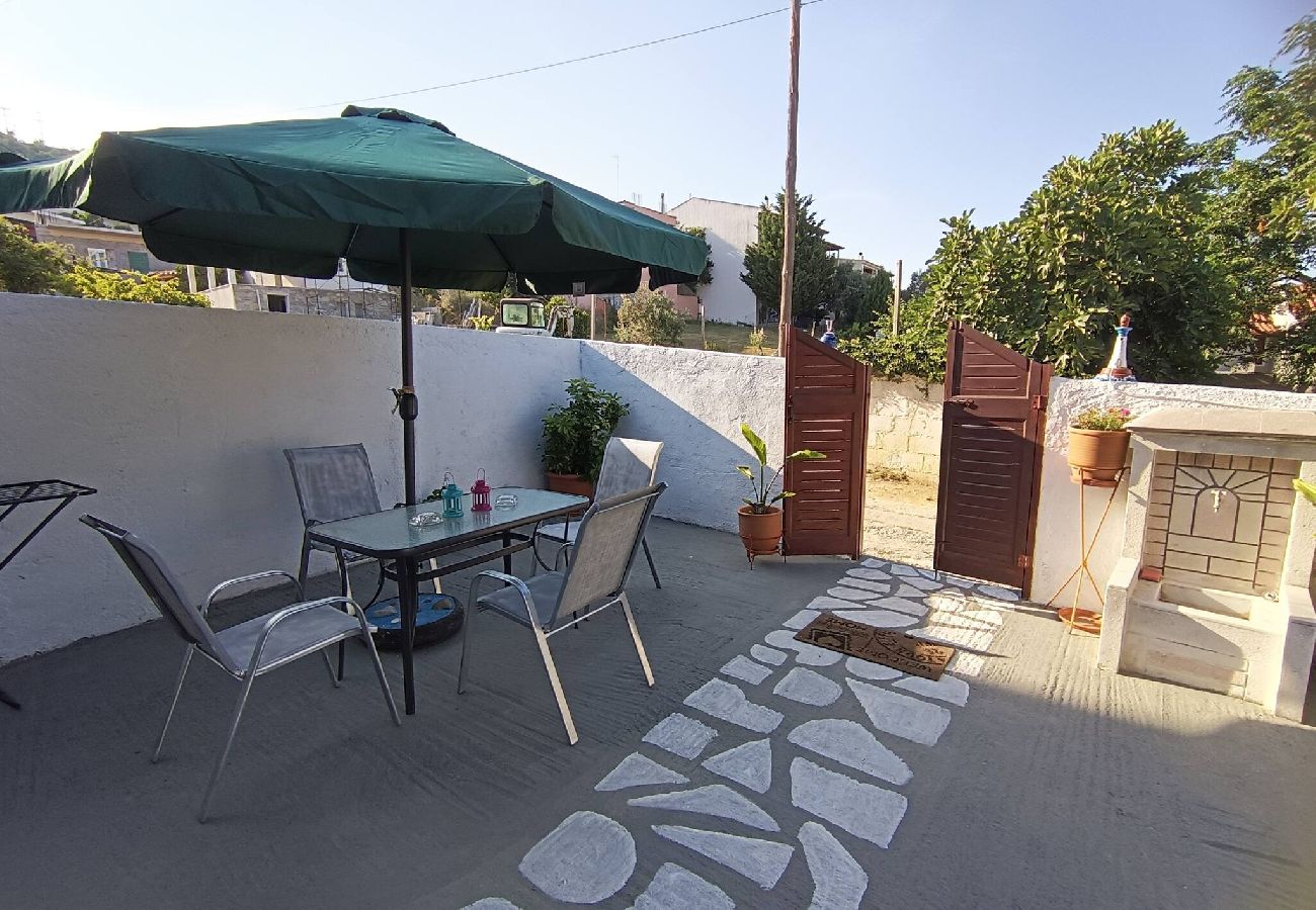 House in Skiathos - 2 bedrooms and courtyard in town 