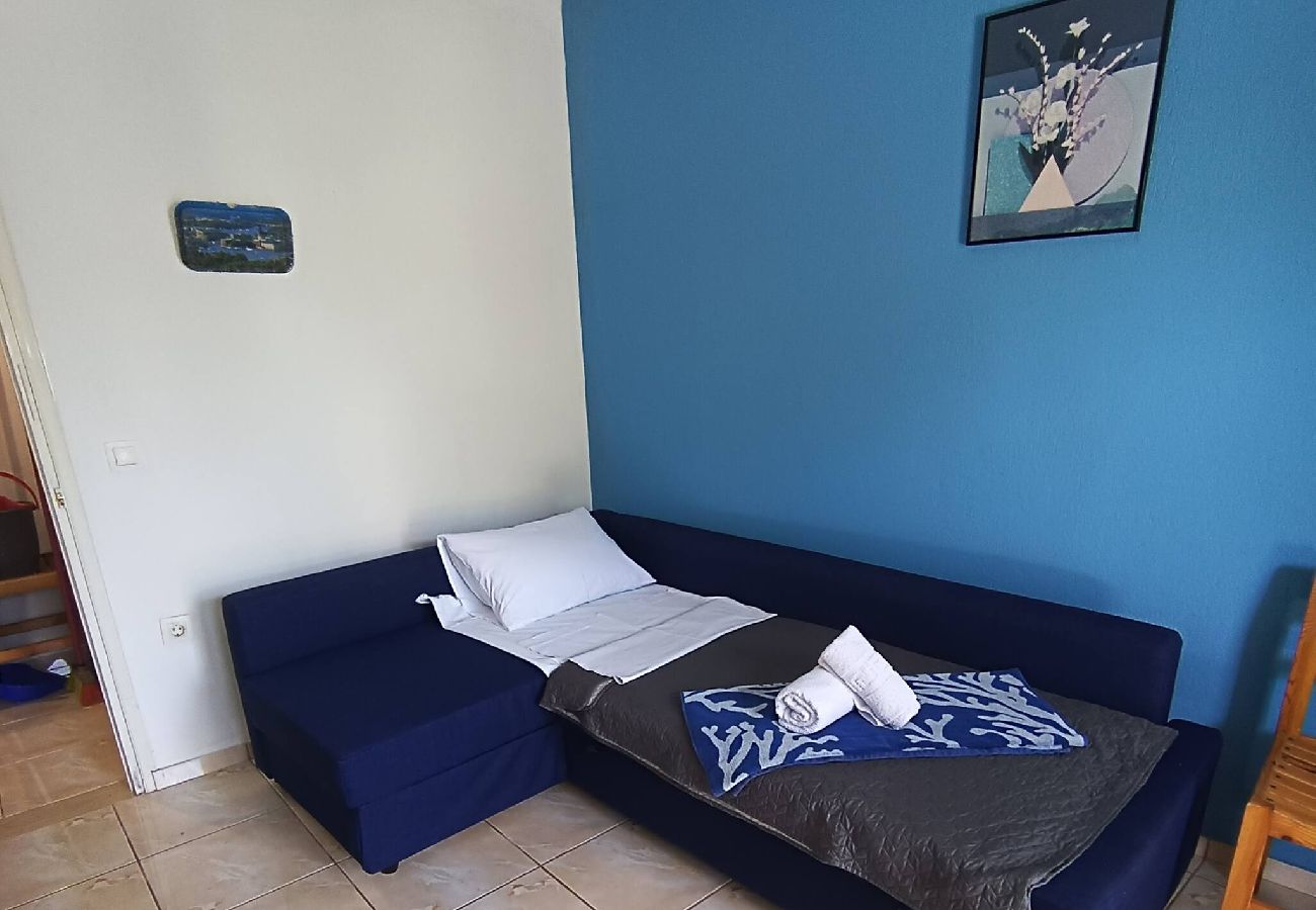 House in Skiathos - 2 bedrooms and courtyard in town 
