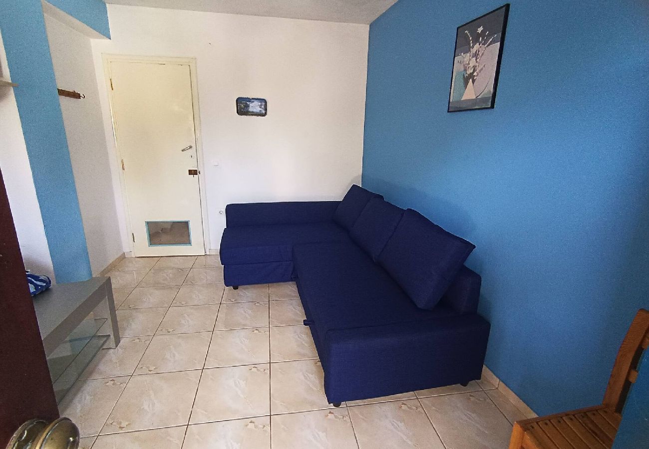 House in Skiathos - 2 bedrooms and courtyard in town 