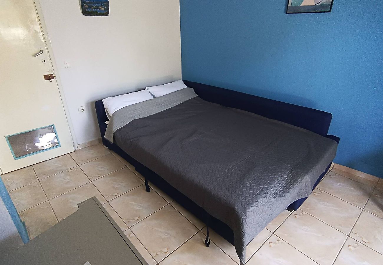 House in Skiathos - 2 bedrooms and courtyard in town 