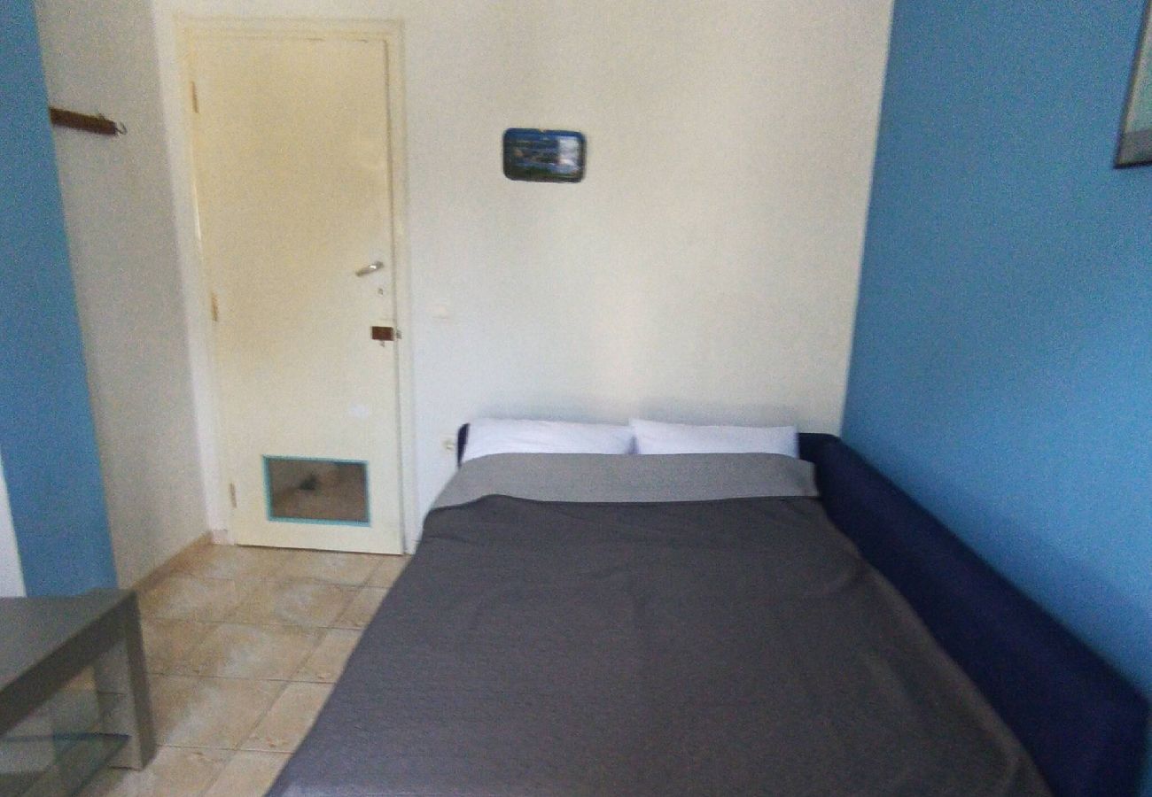 House in Skiathos - 2 bedrooms and courtyard in town 