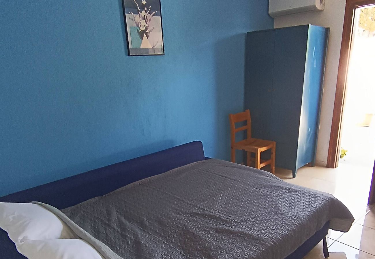 House in Skiathos - 2 bedrooms and courtyard in town 