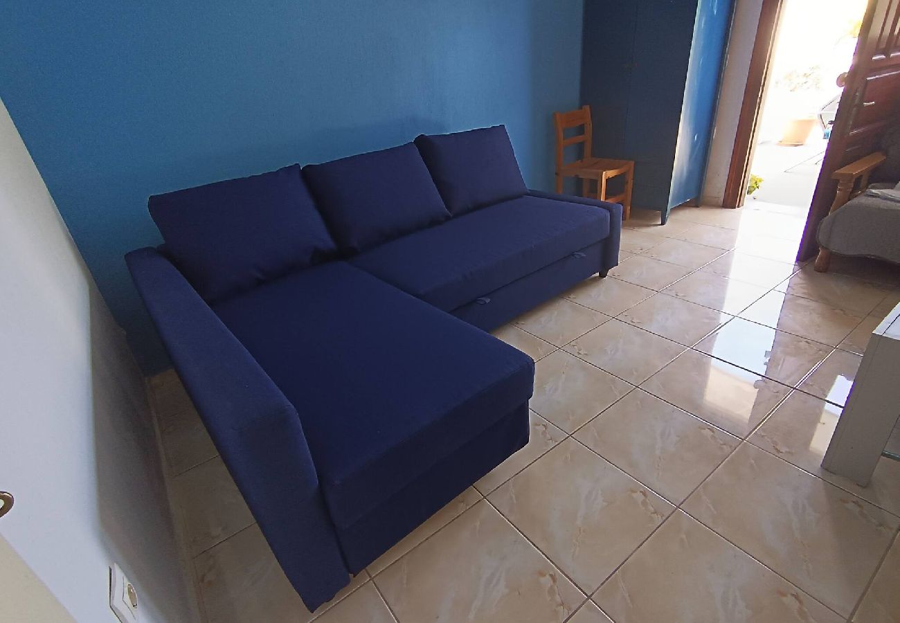 House in Skiathos - 2 bedrooms and courtyard in town 