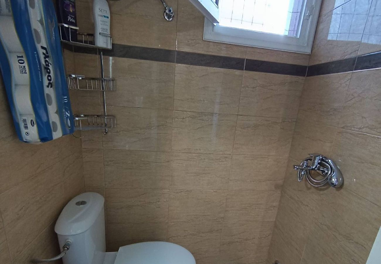 House in Skiathos - 2 bedrooms and courtyard in town 