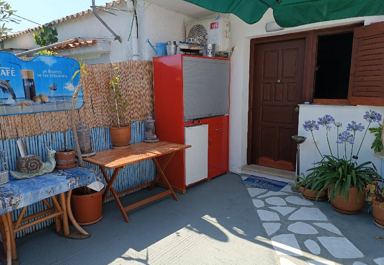 House in Skiathos - 2 bedrooms and courtyard in town 
