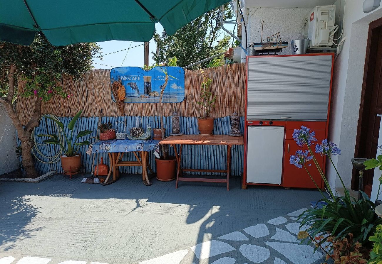 House in Skiathos - 2 bedrooms and courtyard in town 