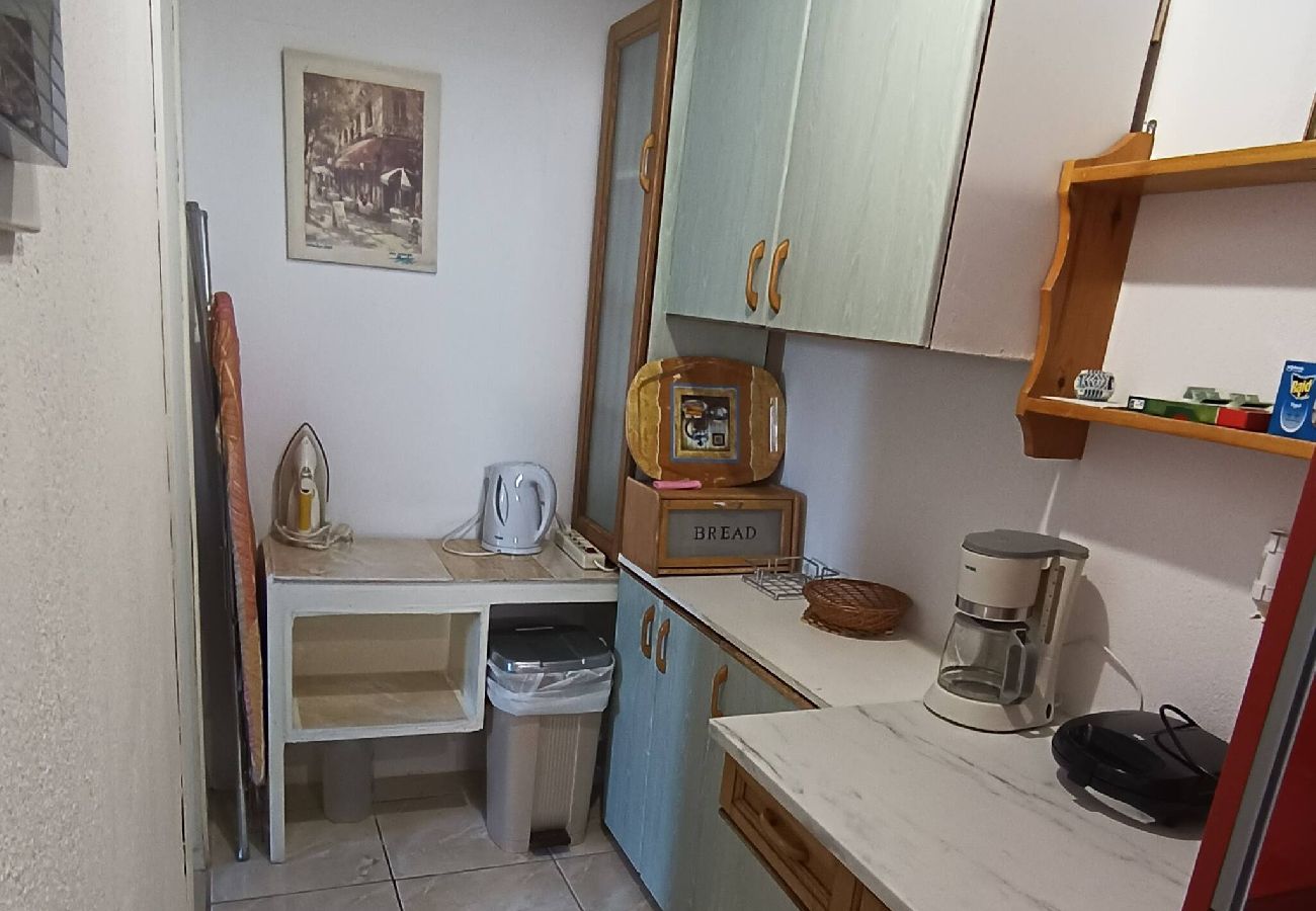 House in Skiathos - 2 bedrooms and courtyard in town 