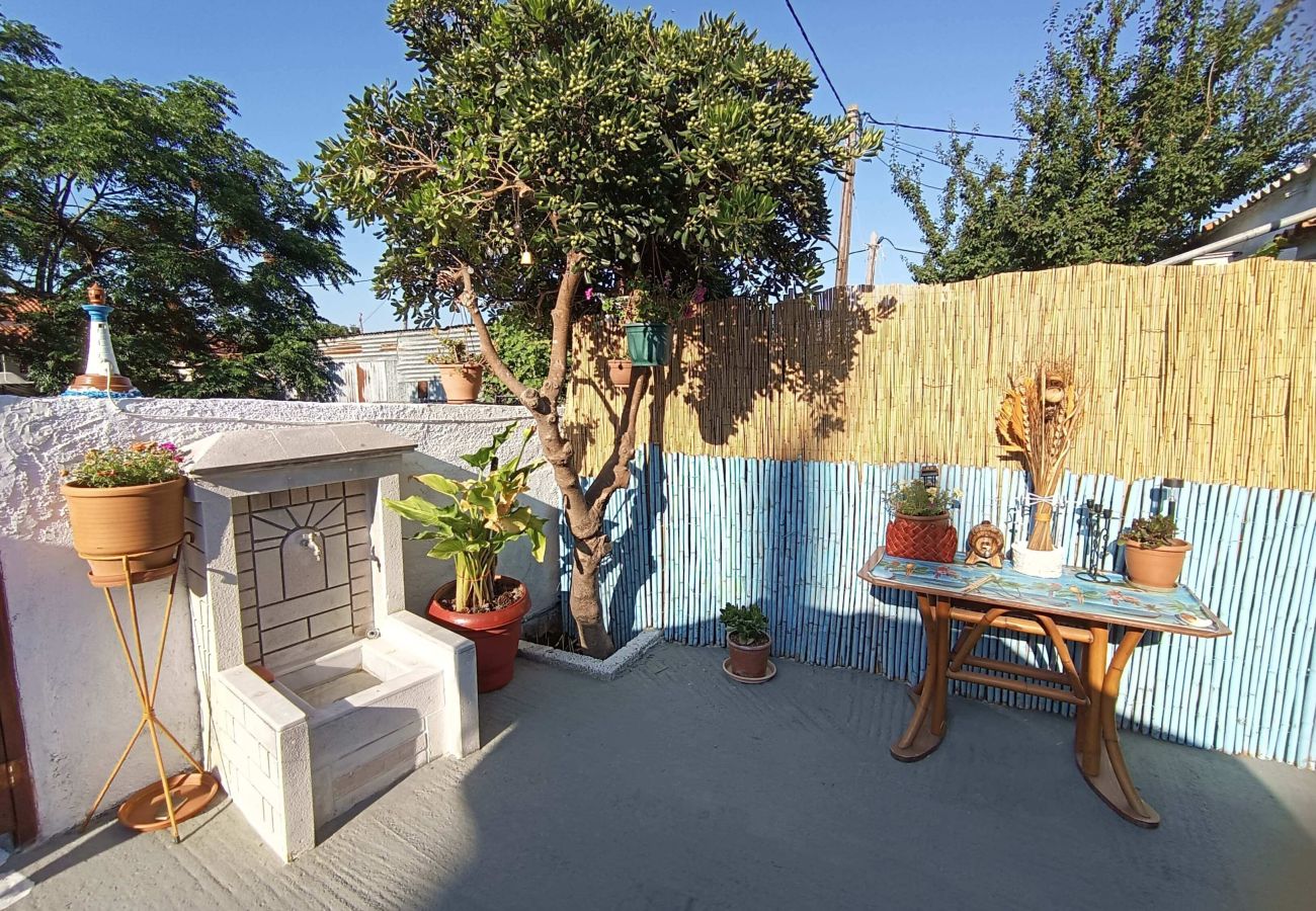 House in Skiathos - 2 bedrooms and courtyard in town 