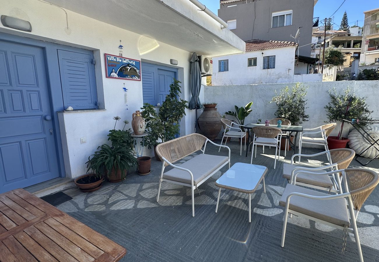 House in Skiathos - 2 bedrooms and courtyard in town 