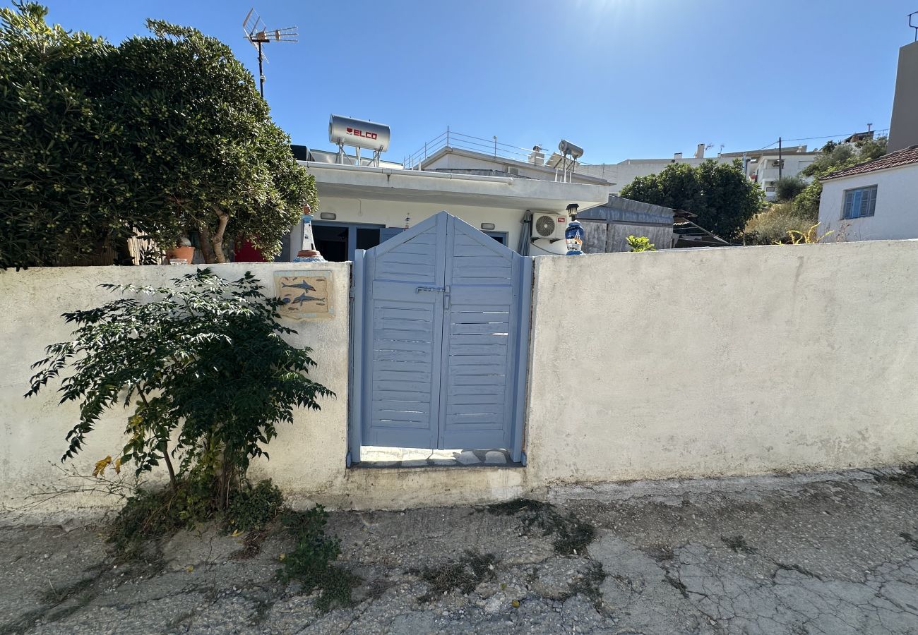 House in Skiathos - 2 bedrooms and courtyard in town 