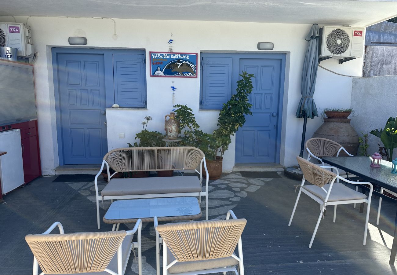 House in Skiathos - 2 bedrooms and courtyard in town 
