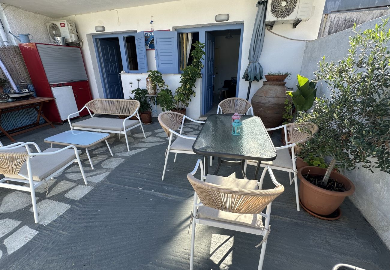 House in Skiathos - 2 bedrooms and courtyard in town 