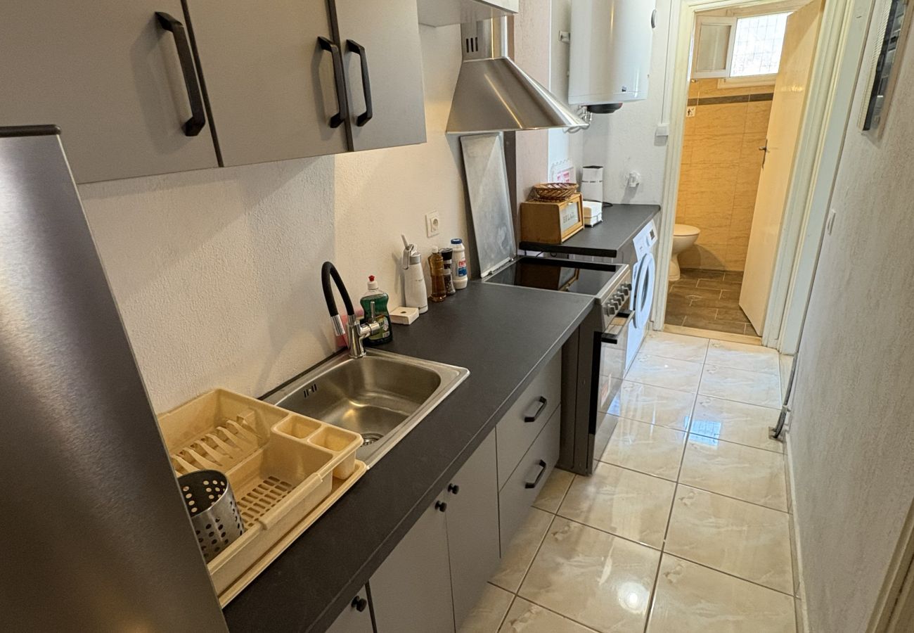 House in Skiathos - Blue Dolphins, 2 bedrooms and quiet courtyard in town 