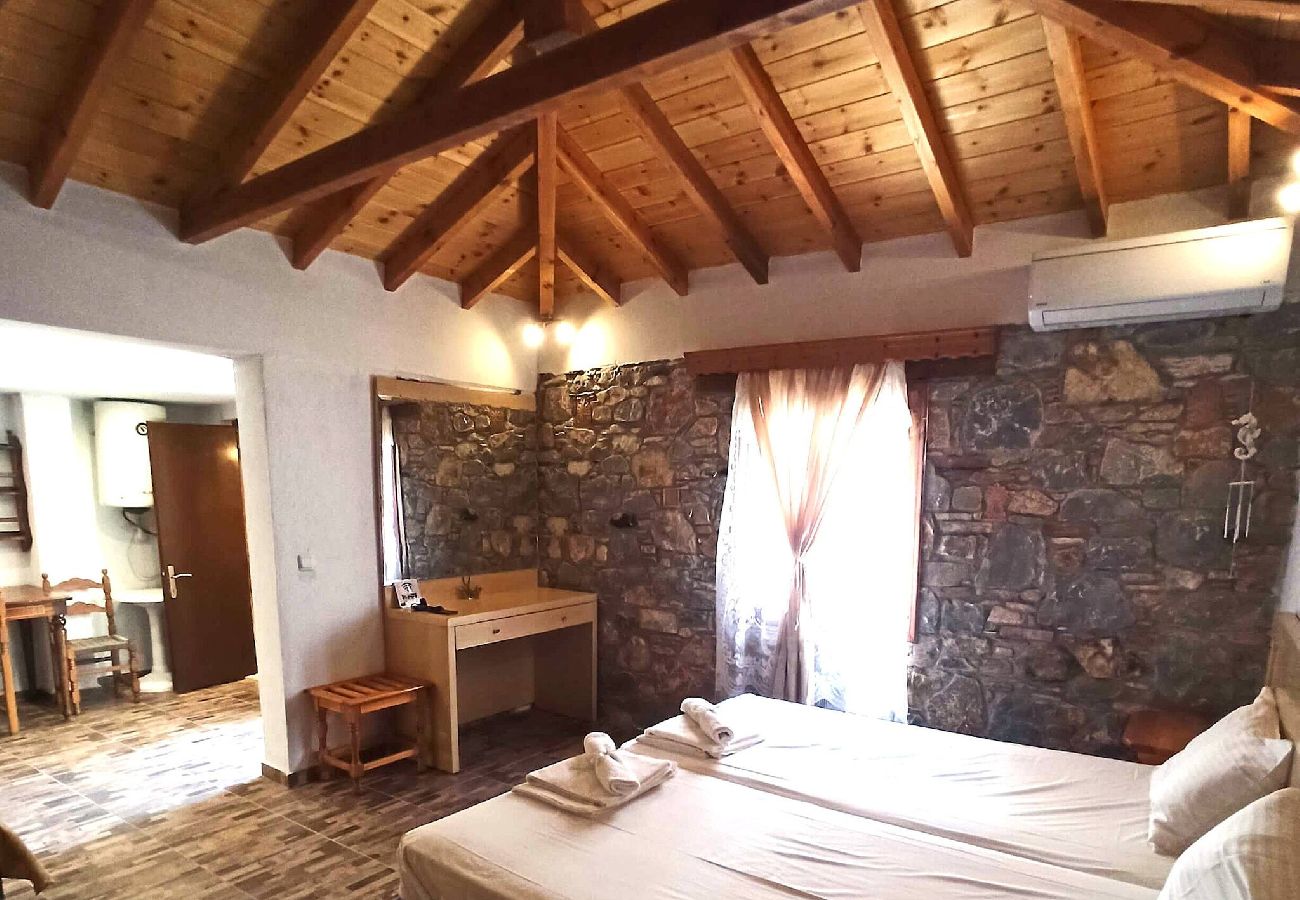 Studio in Skiathos - Kyra's Little Stone House – cozy, charm & comfort 