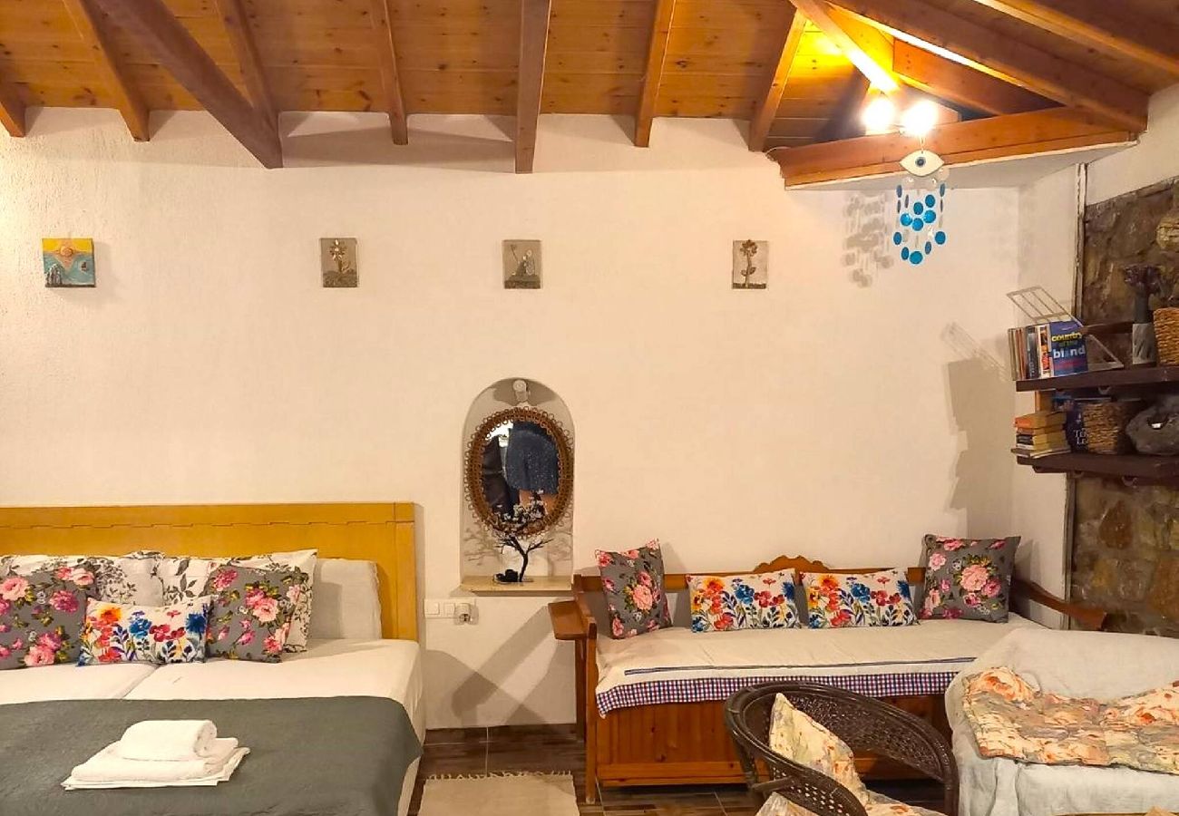 Studio in Skiathos - Kyra's Little Stone House – cozy, charm & comfort 