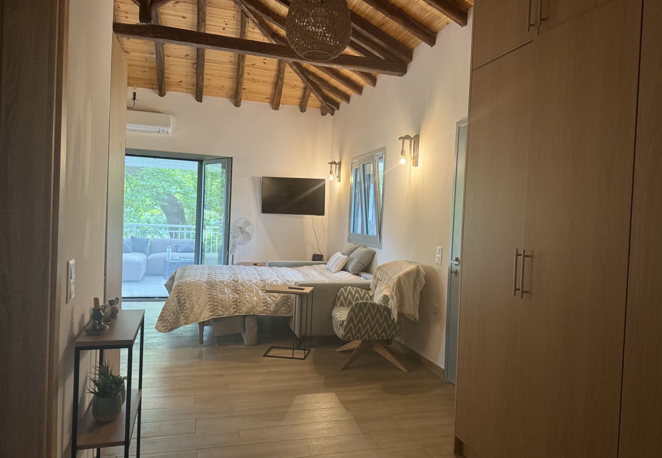 Country house in Skiathos - Pappou's workplace, elegant country house in Platanias