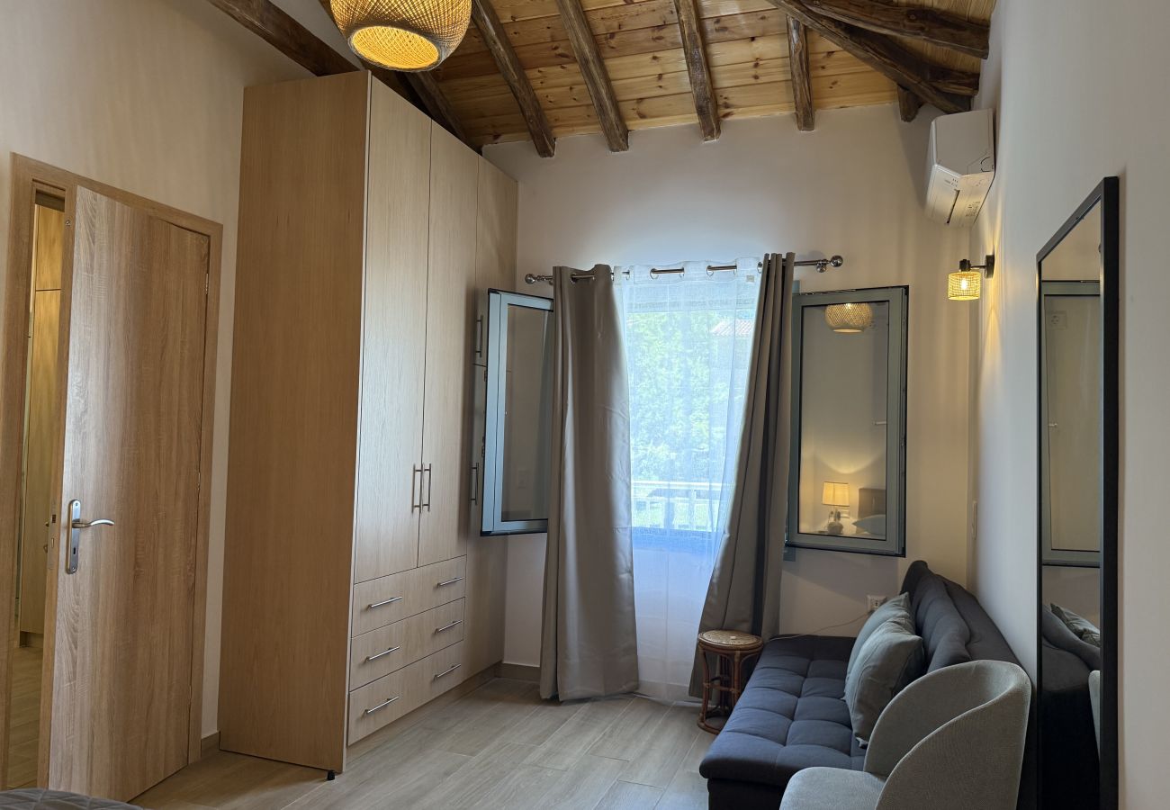 Country house in Skiathos - Pappou's workplace, elegant country house in Platanias