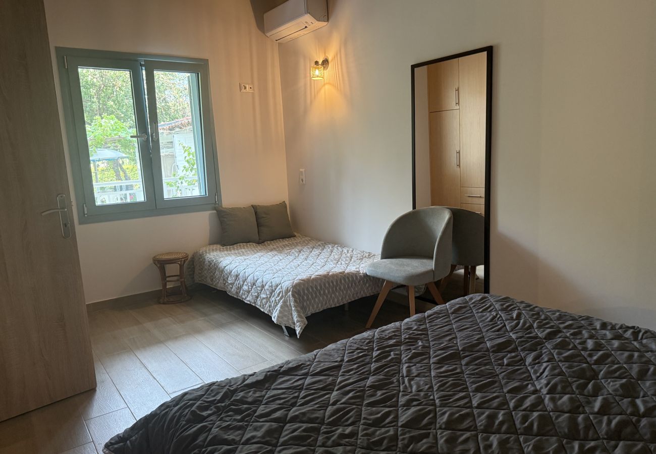 Country house in Skiathos - Pappou's workplace, elegant country house in Platanias