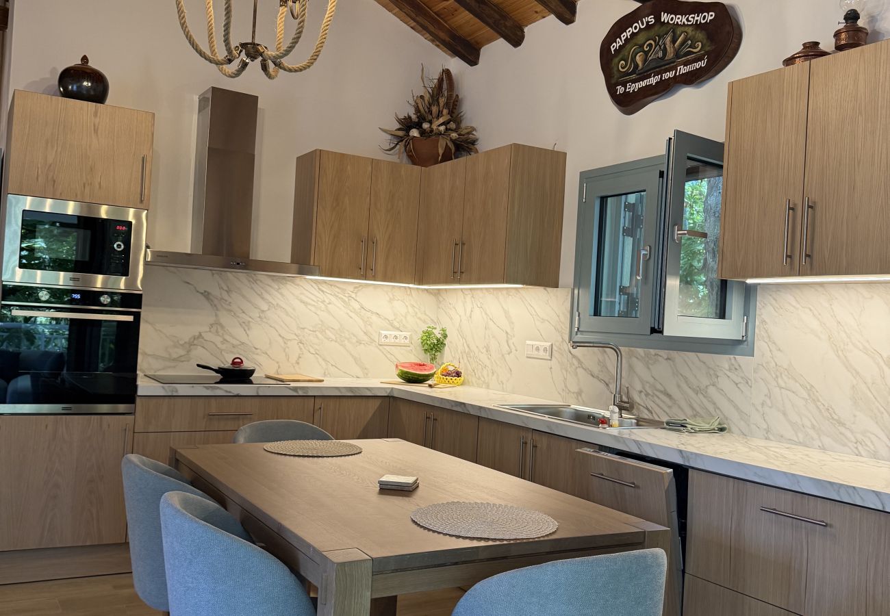 Country house in Skiathos - Pappou's workplace, elegant country house in Platanias