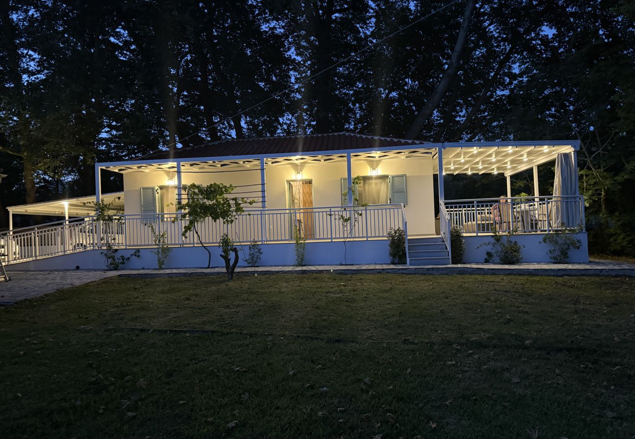 Country house in Skiathos - Pappou's workplace, elegant country house in Platanias