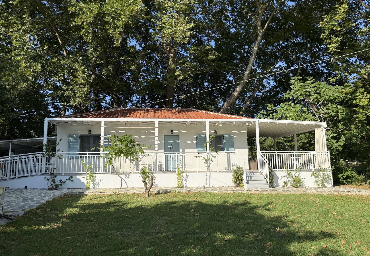 Country house in Skiathos - Pappou's workplace, elegant country house in Platanias