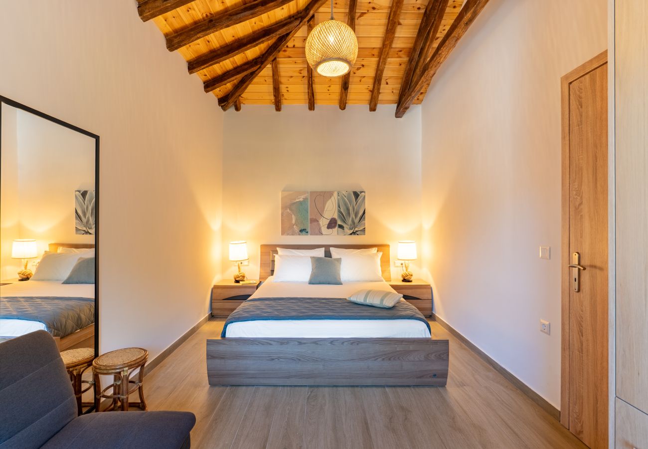 Country house in Skiathos - Pappou's workplace, elegant country house in Platanias
