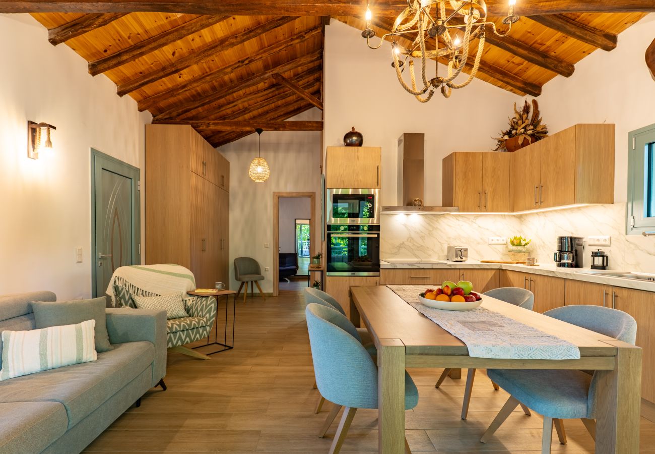 Country house in Skiathos - Pappou's workplace, elegant country house in Platanias