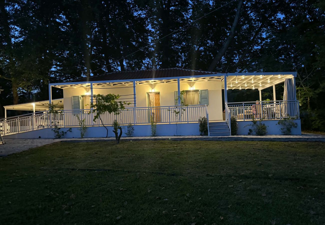 Country house in Skiathos - Pappou's workplace, elegant country house in Platanias