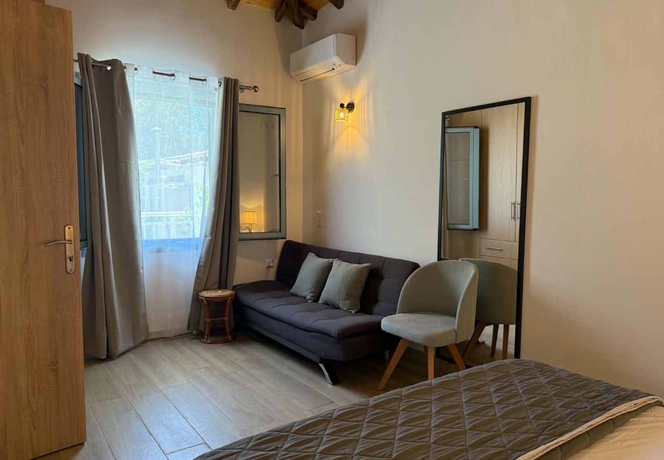 Country house in Skiathos - Pappou's workplace, elegant country house in Platanias