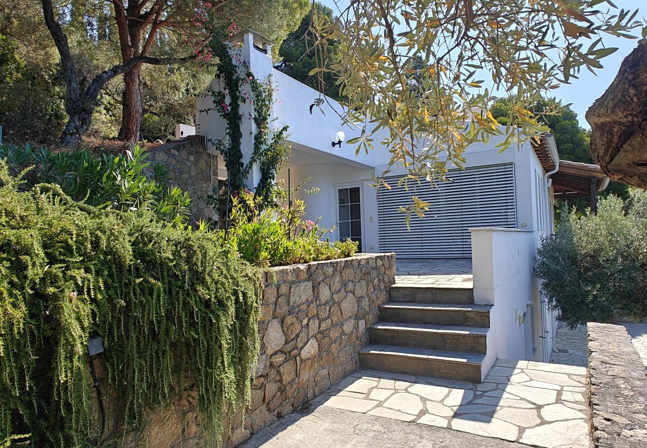 Villa in Skiathos - Eos, 3-bedroomed villa with magic sea views