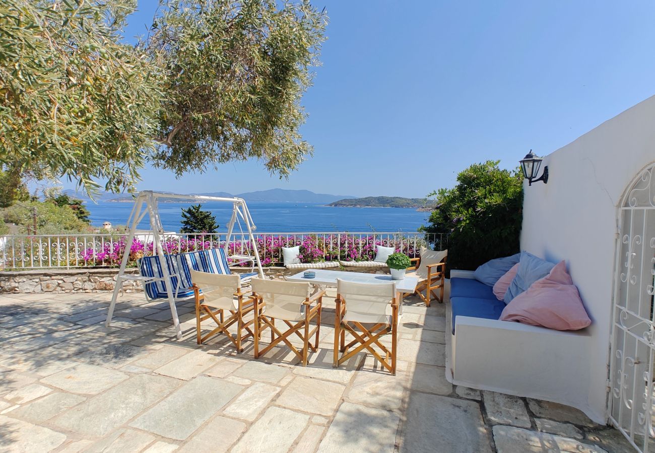 Villa in Skiathos - Villa Eirini, bright and airy 4-bedroomed villa with magical seaviews