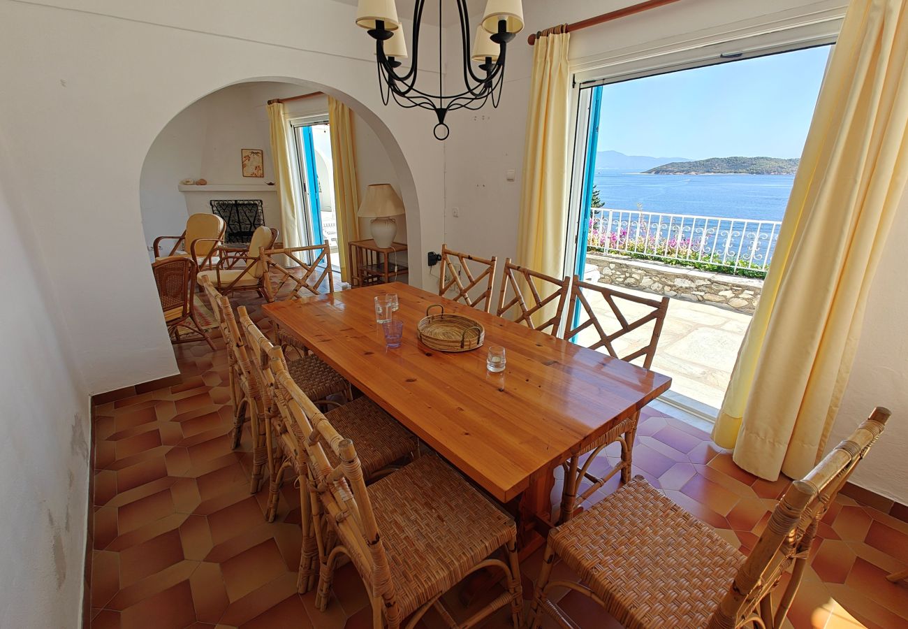 Villa in Skiathos - Villa Eirini, bright and airy 4-bedroomed villa with magical seaviews